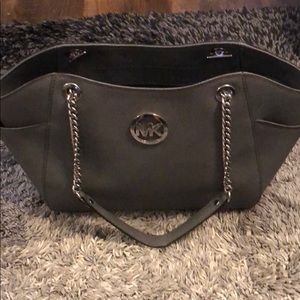 Michael Kors Jet Set Shoulder Chain Tote